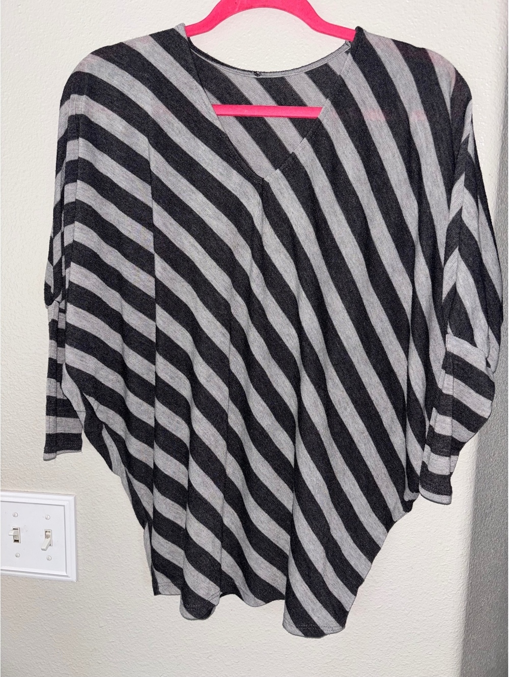 Vintage Fashion Bug Y2K Striped Dolman Sleeve Top XL Gray Black V-Neck Blouse